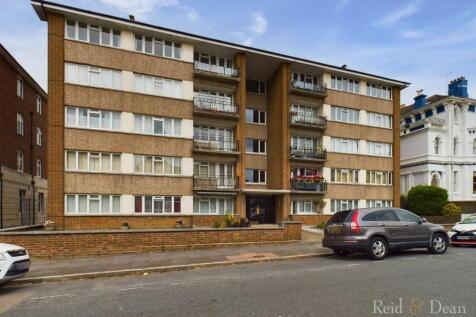 3 bedroom flat for sale