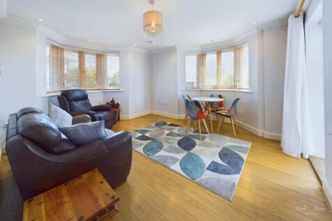 Grand Parade, Eastbourne 2 bed apartment for sale