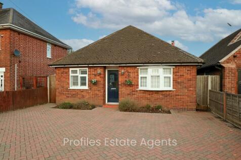 2 bedroom detached bungalow for sale