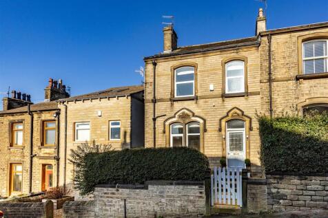 Ladyhouse Lane, Huddersfield HD4 6 bed end of terrace house for sale