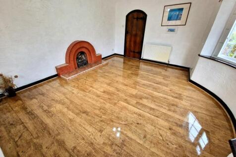 Newsome Road, Huddersfield HD4 2 bed detached bungalow for sale