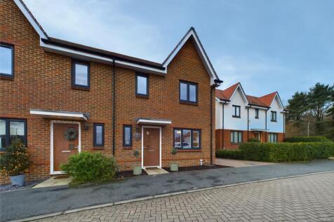 Ambler Drive, Arborfield Green... 3 bed semi