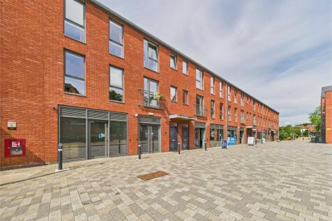 Elms Walk, Wokingham, Berkshire, RG40 3 bed maisonette for sale