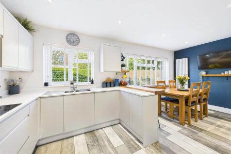 Holmewood Close, Wokingham... 3 bed link detached house for sale