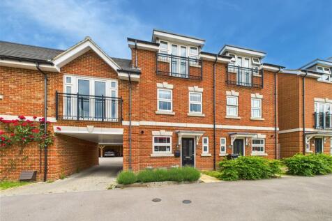 Oak Avenue, Wokingham, Berkshire, RG40 3 bed terraced house for sale