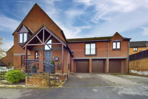 Top Common, Warfield, Bracknell... 2 bed maisonette for sale