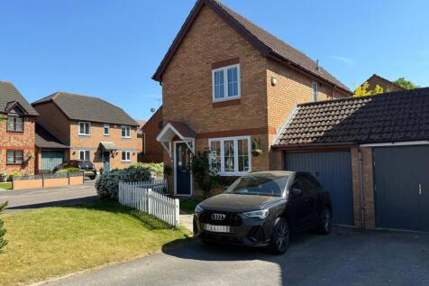 3 bedroom link detached house for sale