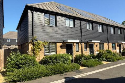 Clater Grove, Warfield, Bracknell... 3 bed end of terrace house for sale