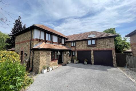 Berrycroft, Warfield, Berkshire, RG12 5 bed detached house for sale