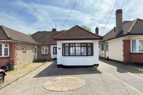 Rayleigh SS6 3 bed bungalow for sale