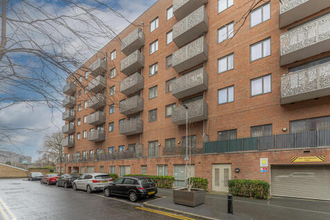 Pioneer Court, Canning Town E16 2 bed flat for sale