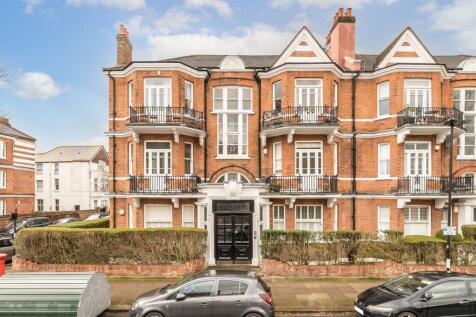 3 bedroom flat for sale