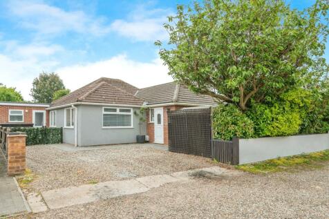 4 bedroom detached bungalow for sale