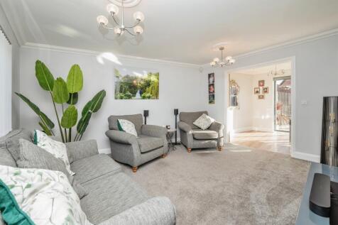 4 bedroom semi-detached house for sale