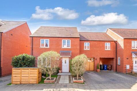 4 bedroom semi-detached house for sale