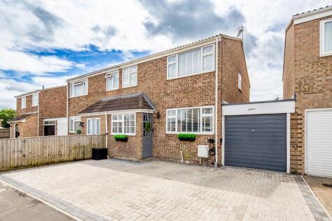 4 bedroom semi-detached house for sale