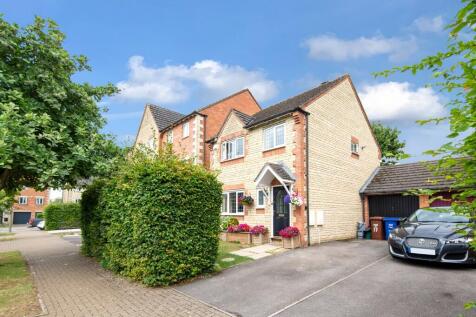 3 bedroom link detached house for sale