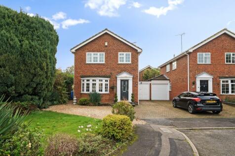 Blackwater,  Camberley,  GU17 4 bed detached house for sale