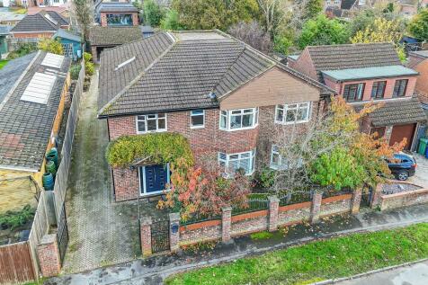 5 bedroom detached house for sale