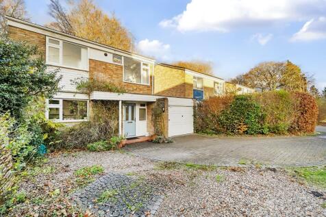 Frimley,  Surrey,  GU16 3 bed link detached house for sale