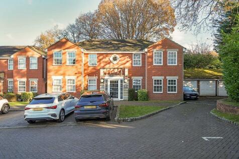 Frimley,  Surrey,  GU16 2 bed flat for sale