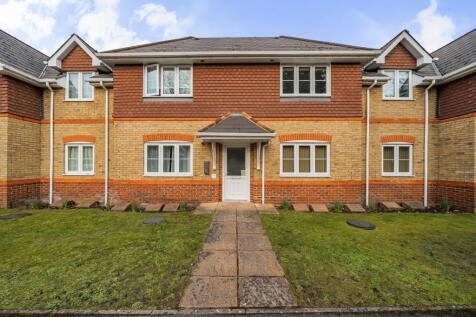 Camberley,  Surrey,  GU15 2 bed flat for sale
