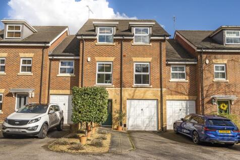 4 bedroom terraced house for sale