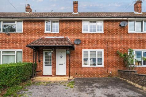 Farnborough,  Hampshire,  GU14 3 bed terraced house for sale