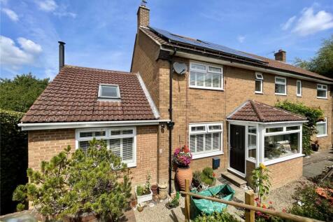 4 bedroom semi-detached house for sale
