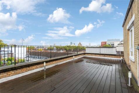 3 bedroom flat for sale