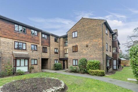 Collingwood Place, Walton Upon Thames... 2 bed flat for sale