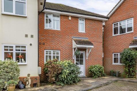 Loxley Close, West Byfleet KT14 2 bed end of terrace house for sale