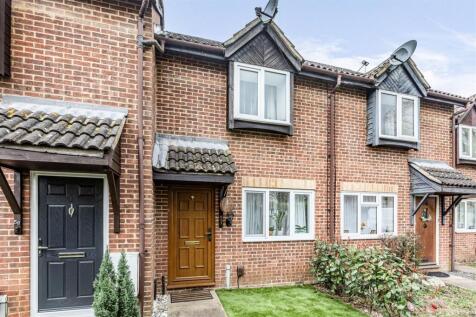 Monks Crescent, Addlestone KT15 2 bed terraced house for sale
