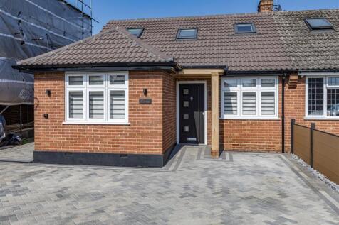 Foxlake Road, West Byfleet KT14 5 bed semi