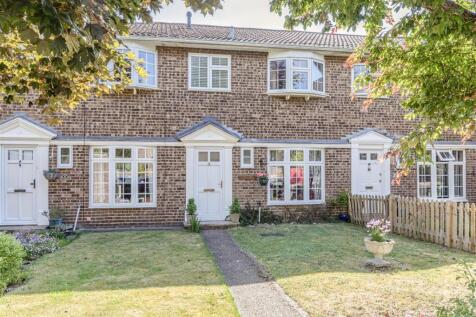 Digby Way, West Byfleet KT14 3 bed terraced house for sale