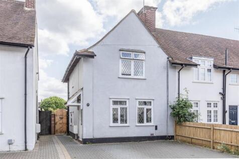 Caillard Road, West Byfleet KT14 2 bed end of terrace house for sale