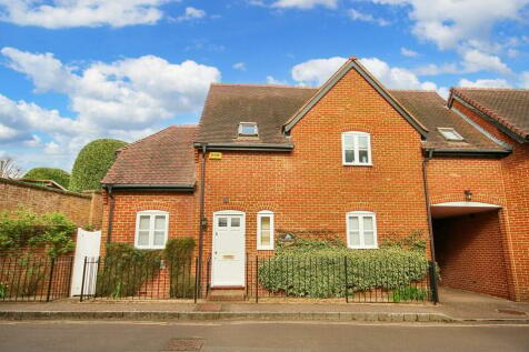 3 bedroom link detached house for sale