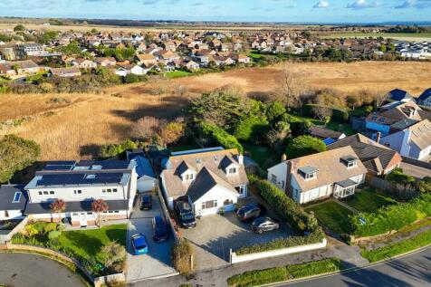 Island View Close, Milford on Sea... 4 bed detached house for sale