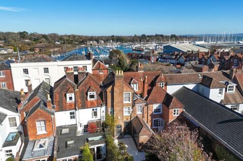 3 bedroom town house for sale