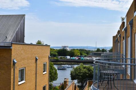 Almansa Way, Lymington, SO41 2 bed apartment for sale