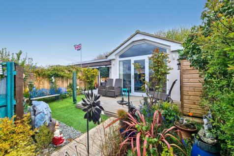 2 bedroom semi-detached bungalow for sale