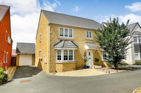 5 bedroom detached house for sale