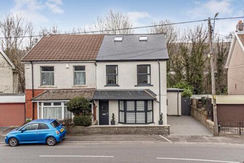 5 bedroom semi-detached house for sale