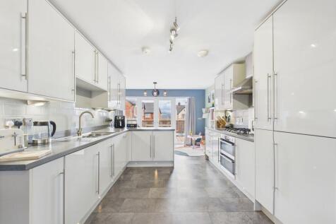3 bedroom town house for sale