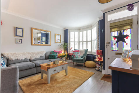 Belgrave Avenue, Hertfordshire WD18 4 bed terraced house for sale