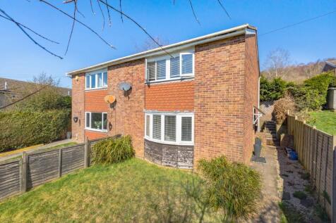 2 bedroom semi-detached house for sale
