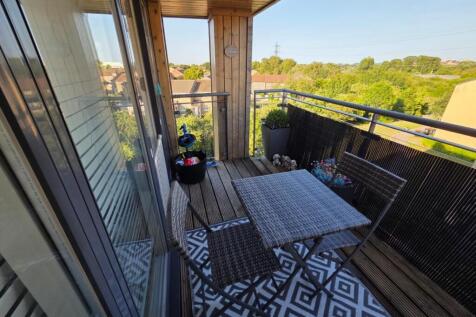 Hampton Place, Richmond Drive... 2 bed apartment for sale