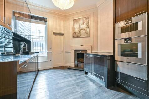 Carlisle Street, Soho, London, W1D 3 bed maisonette for sale