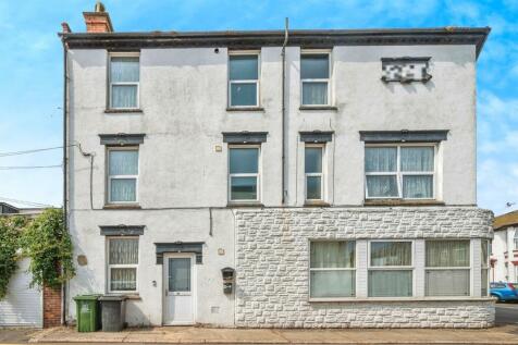 3 bedroom ground floor flat for sale