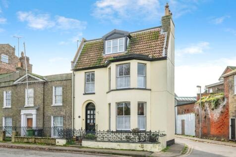 4 bedroom end of terrace house for sale